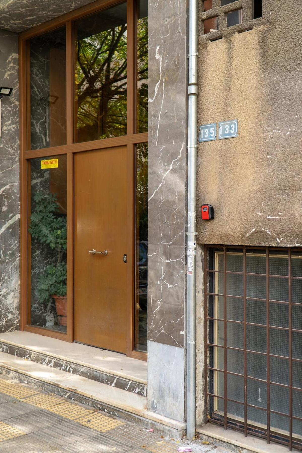 50 Steps Metro Kato Patisia Renovated Athens Apt Екстериор снимка